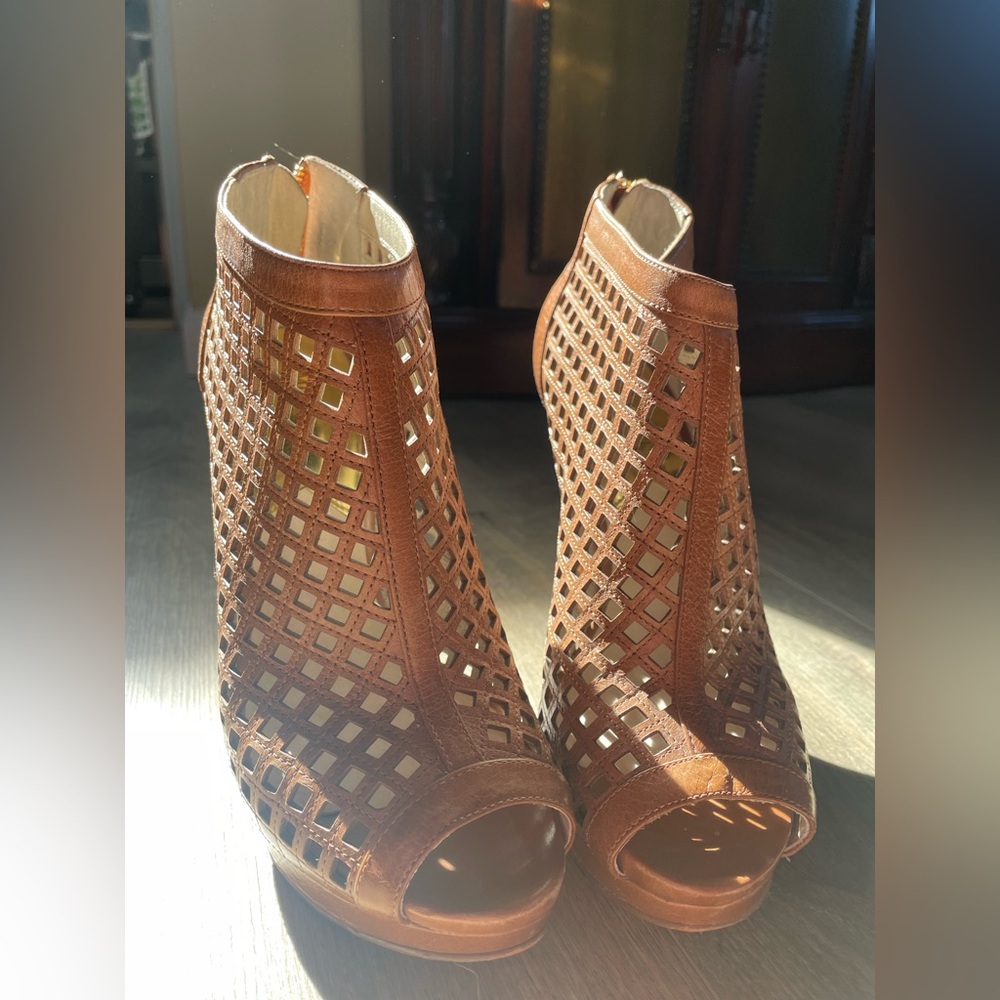 Michael kors tan stiletto heel  peep toe bootie